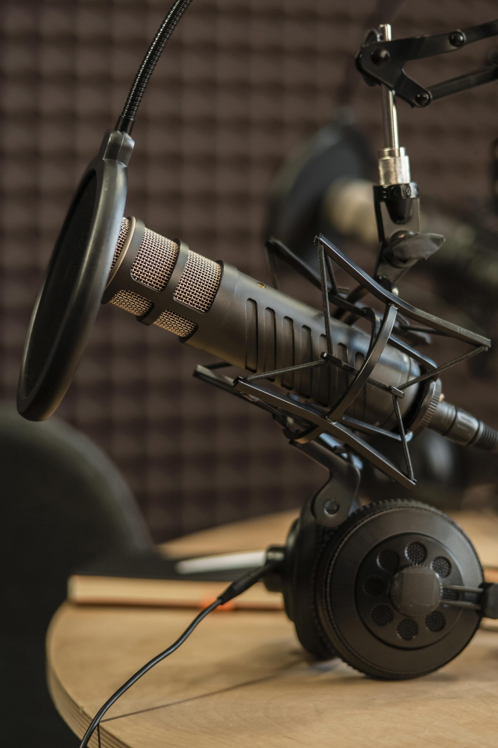 Home 7 conceito de radio com equipamento scaled